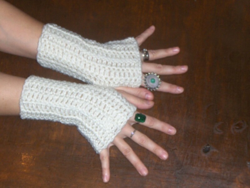 Ivory Dream Fingerless Gloves Crochet Arm Warmers. Boho Bridal Victorian gloves Handmade Crocheted Simple. Romantic women's arm warmers